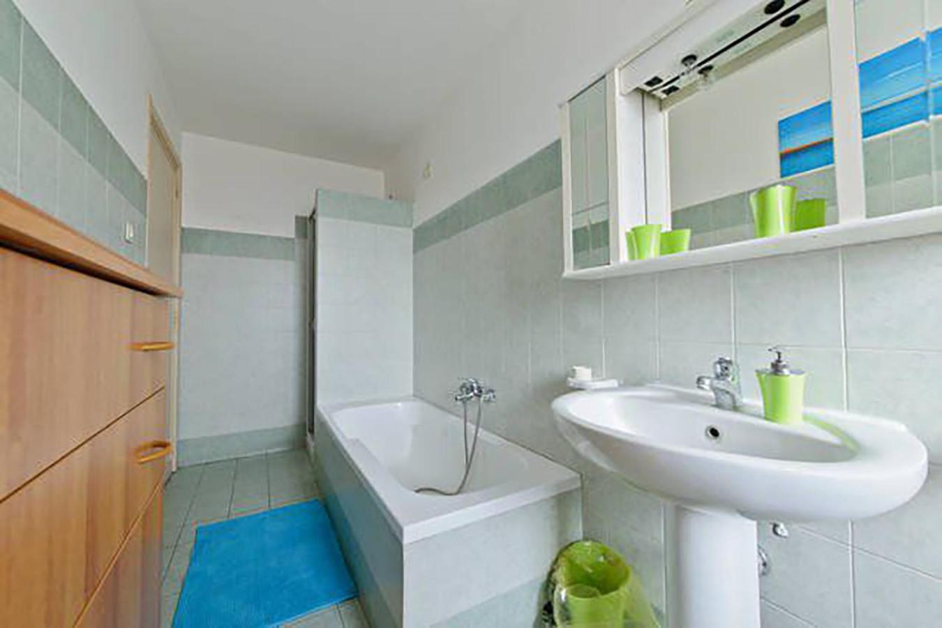 Homestay Shared In Center. *